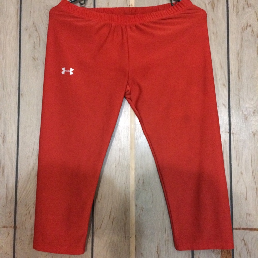I am selling orange Under Armour stretch leggings